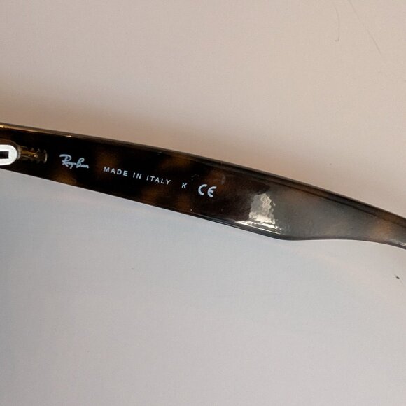 Ray-Ban NWOT New Wayfarer Classic Polished Tortoise Sunglasses - Picture 2 of 8